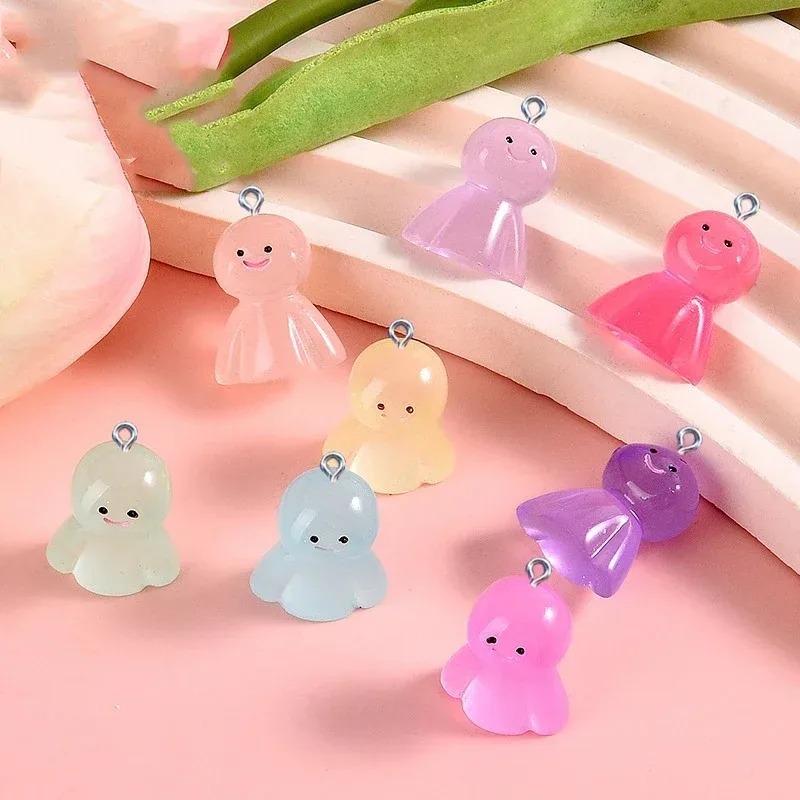 Resin Art Pendant - 10 قطع من الحلي الكرتونية المضيئة