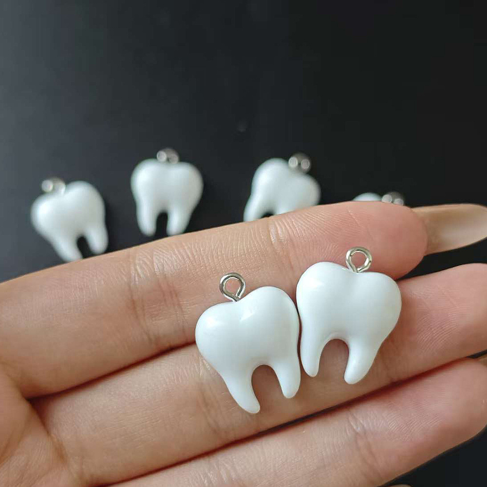 10 قطع من قلادات الأسنان الرات - مراجعة Resin Art Pendant وسعره