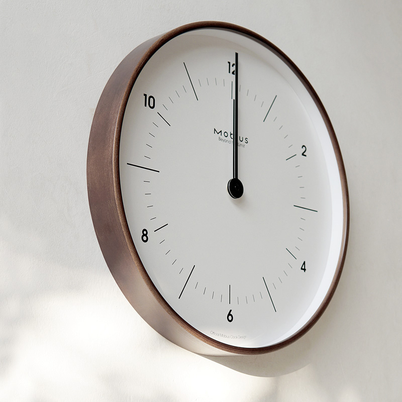 ساعة حائط بسيطة وجمالية بآلية  - مراجعة Resin Art Wall Clock وسعره