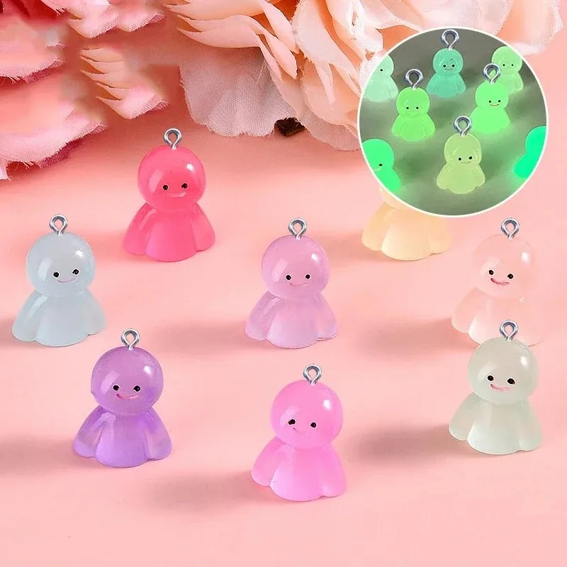 10 قطع من الحلي الكرتونية المض - مراجعة Resin Art Pendant وسعره