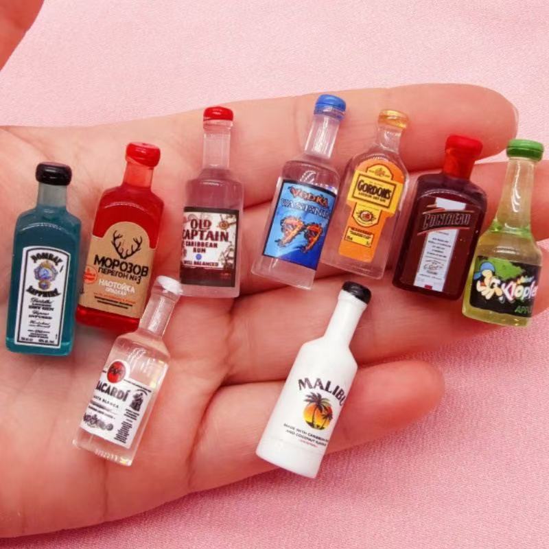11 قطعة من المعلقات الصغيرة ال - مراجعة Resin Art Pendant وسعره