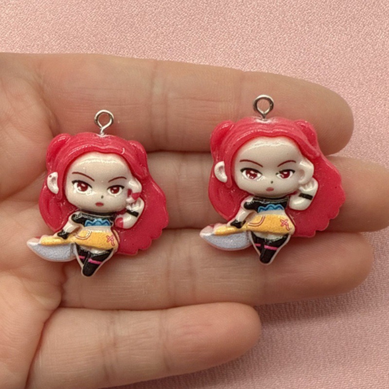 10 قطع من قلادات الراتنج الكرت - مراجعة Resin Art Pendant وسعره