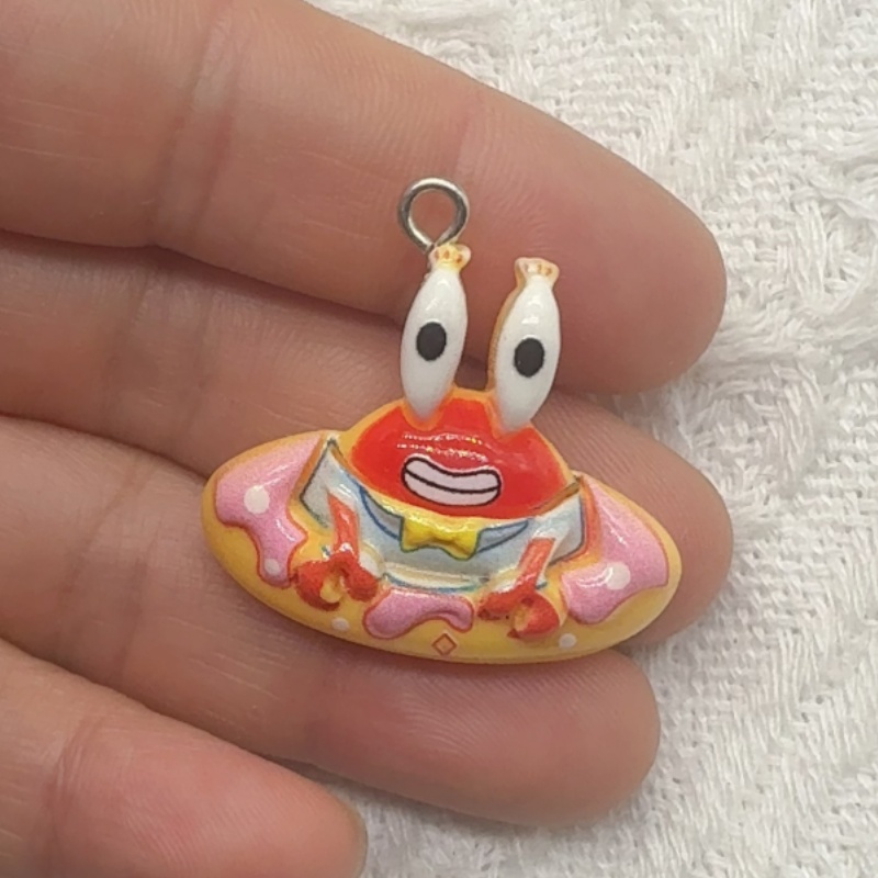 10 قطع من قلادات الراتنج الكرت - مراجعة Resin Art Pendant وسعره